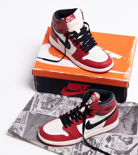 Nike Jordan 1 Retro High OG Chicago Lost and Found (M)