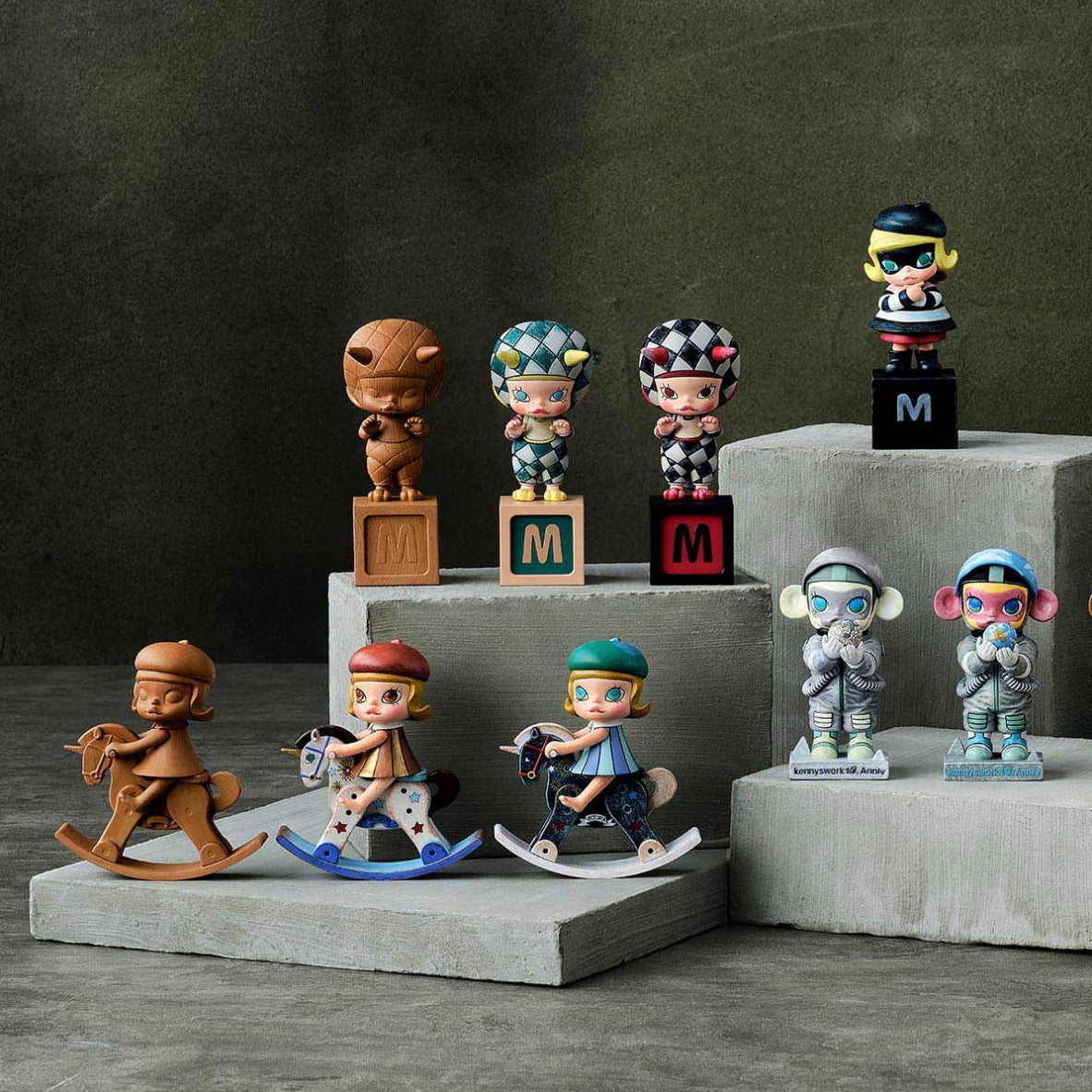 MOLLY Anniversary Statues Classical Retro