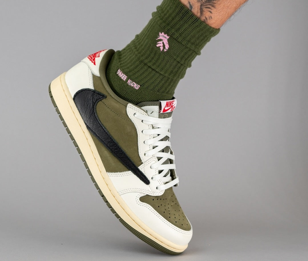 Travis Scott x Air Jordan 1 Low OG Medium Olive (M)