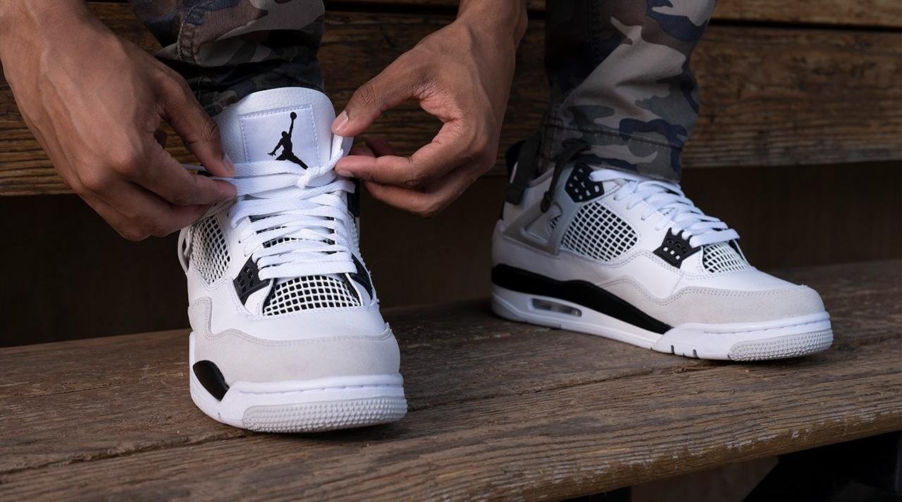 Nike Jordan 4 Retro White and Black (GS)