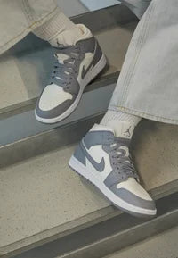 Nike Jordan 1 Mid Stealth (W)