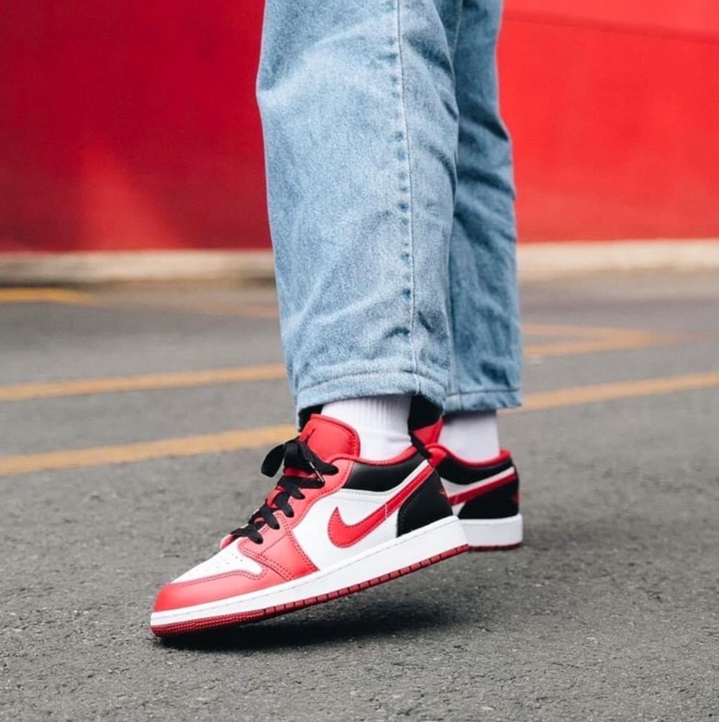 Nike Jordan 1 Low Bulls (M)