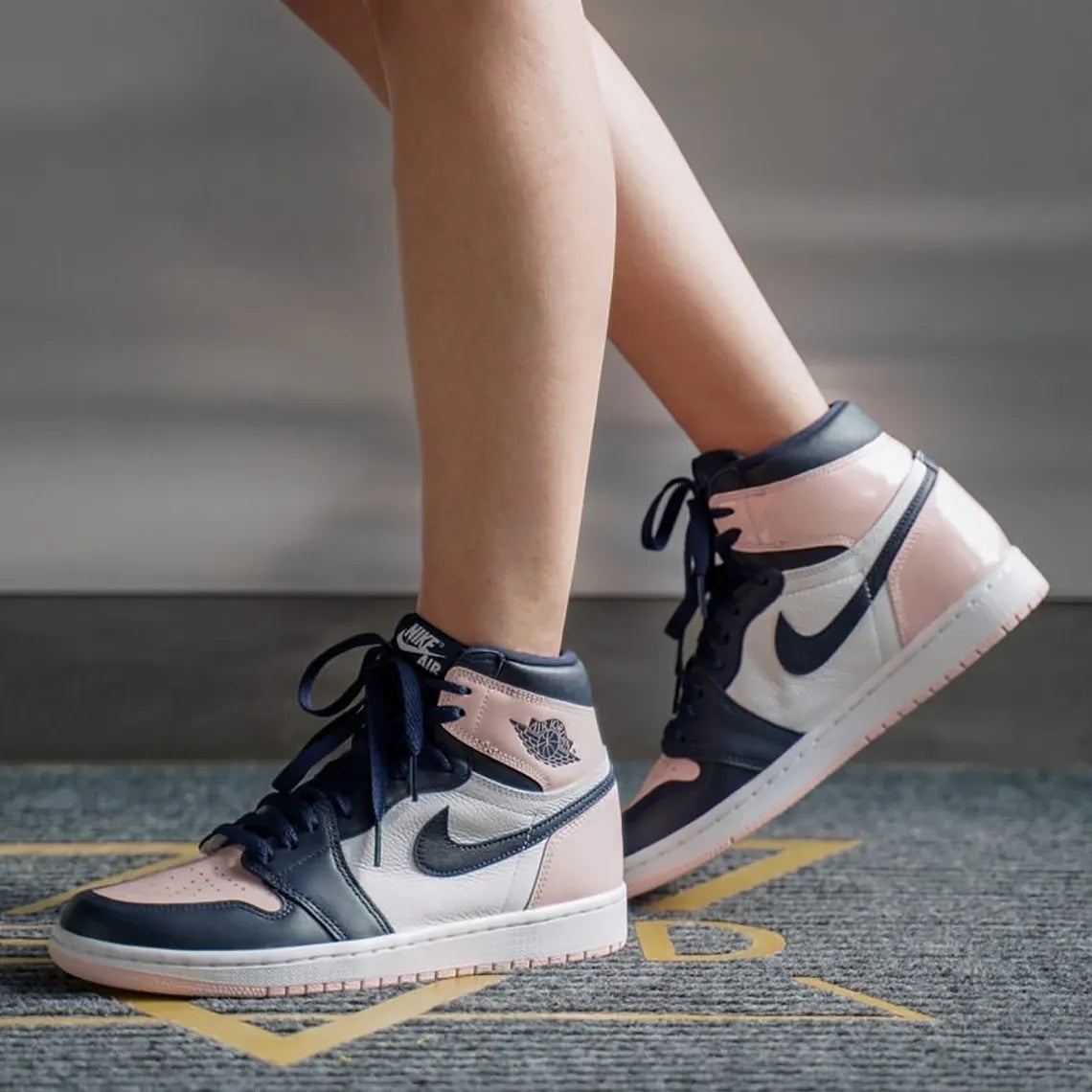 Nike Air Jordan 1 Retro OG High "Atmosphere" (W)