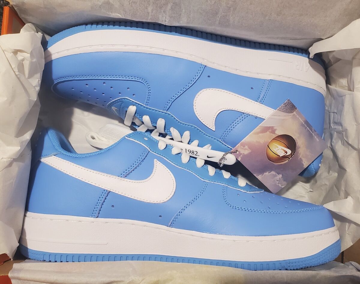 NIKE AIR FORCE 1 LOW RETRO Color of the Month University Blue (M)