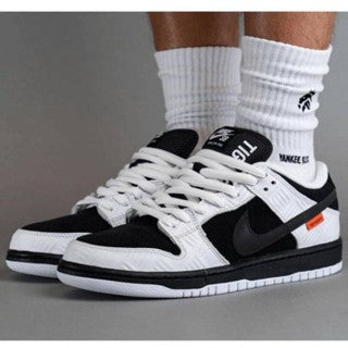 Nike SB Dunk Low TIGHTBOOTH (W)