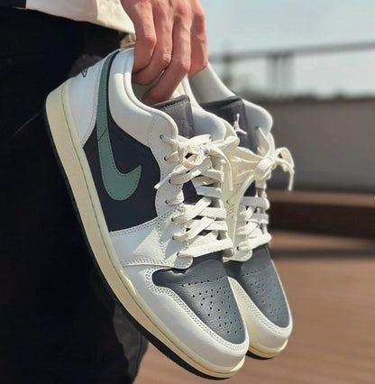 Jordan 1 Low Jade Smoke (W)