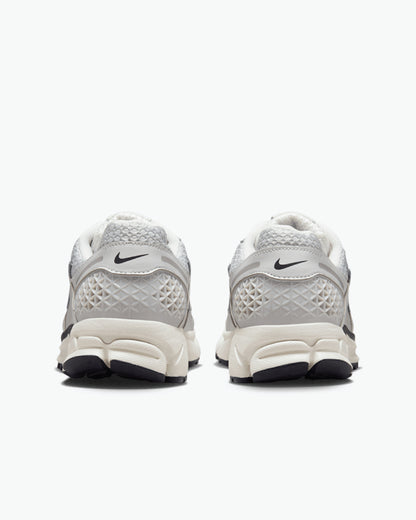 Nike Zoom Vomero 5 Photon Dust and Metallic Silver (W)